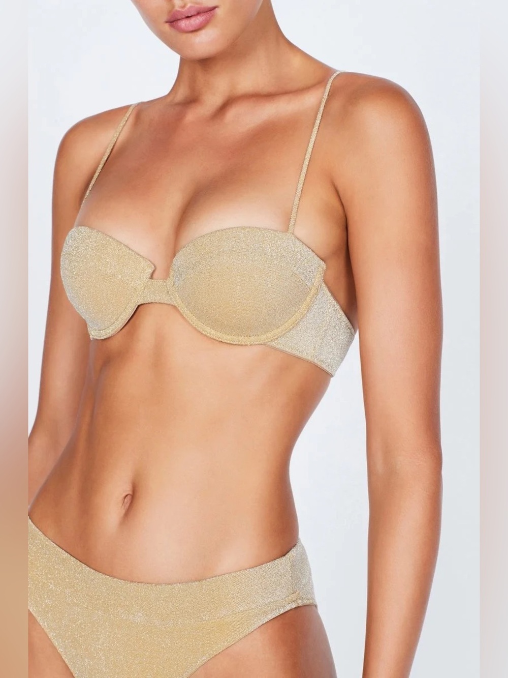 Triangl Bikini
Set 
DYLLA - GOLD